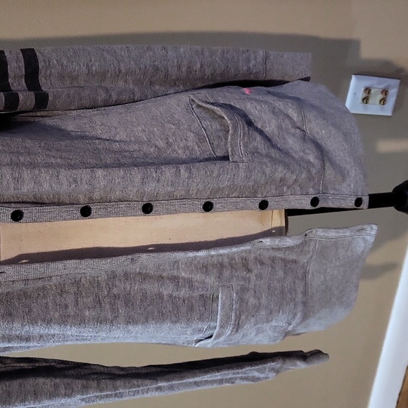 Victoria's Secret PINK Sweater - Picture 4 of 16